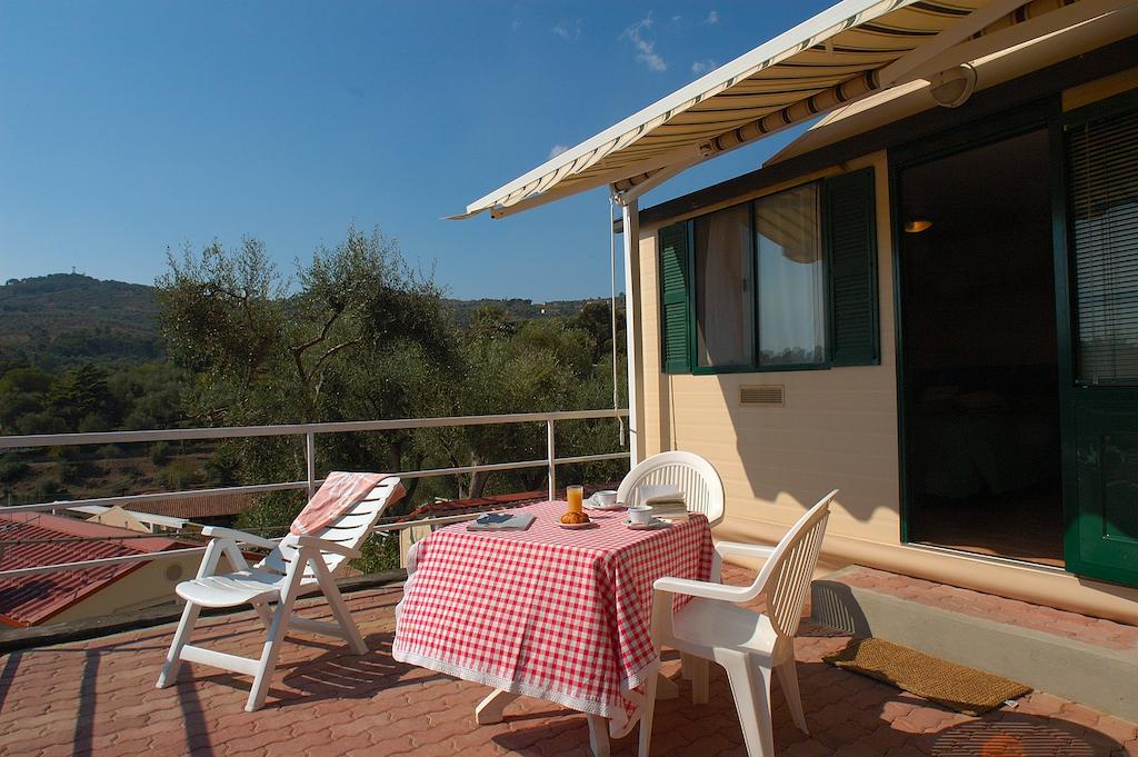 Camping Edy Diano Marina Habitación foto